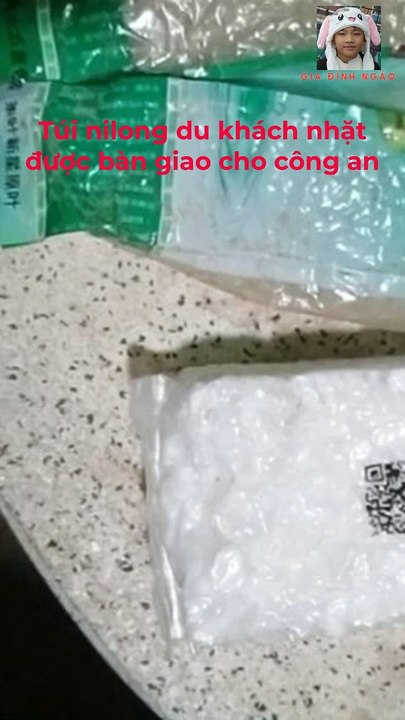Đang tắm biển Vũng Tàu, du khách nhặt gói nilon nghi chứa ma túy
