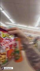 เอ็ด ชีแรน รีวิวขนมสุดฮิตเมืองไทย เผยอันไหนอร่อยถูกปากและอันไหนไม่ถูกใจ