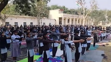 अजमेर  के स्कूल में स्टूडेंट्स ने एकसाथ किया सूर्य नमस्कार