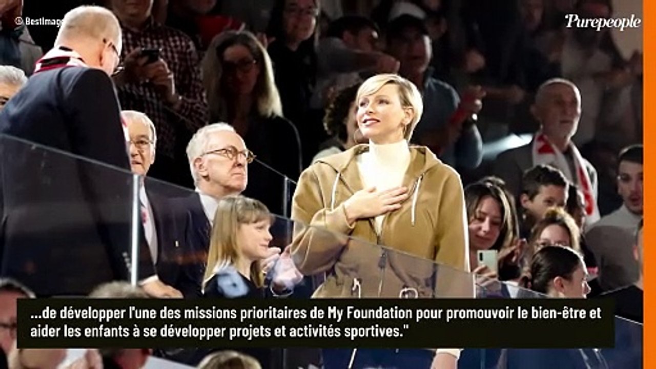 PHOTO Charlene de Monaco les épaulées dénudées et parée de perles : look sublime pour une belle annonce