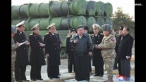 بالصور..  زعيم كوريا الشمالية يشرف على تجربة صاروخة جديدة