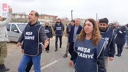 DEM Parti Milletvekilleri, Halfeti'ye doğru yürüyor.