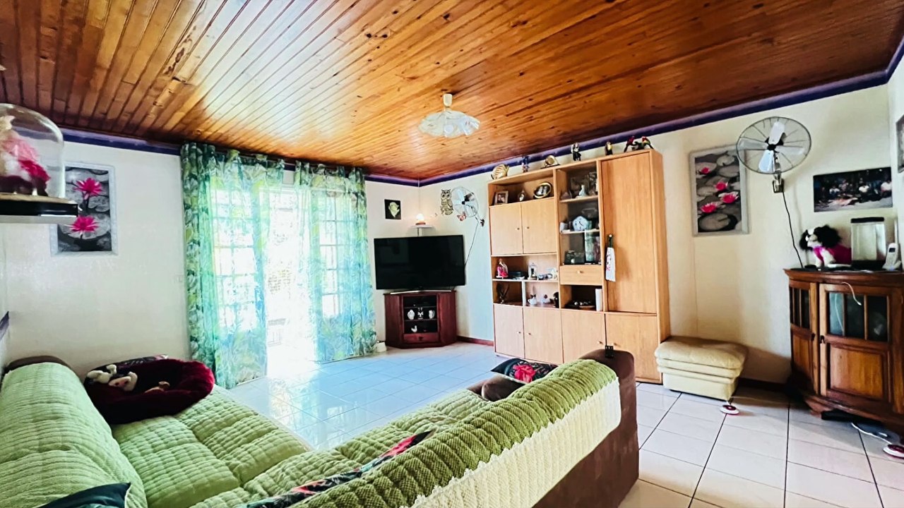 Villa Familiale Spacieuse avec F2 Indépendant à Koutio - Un Investissement Idéal