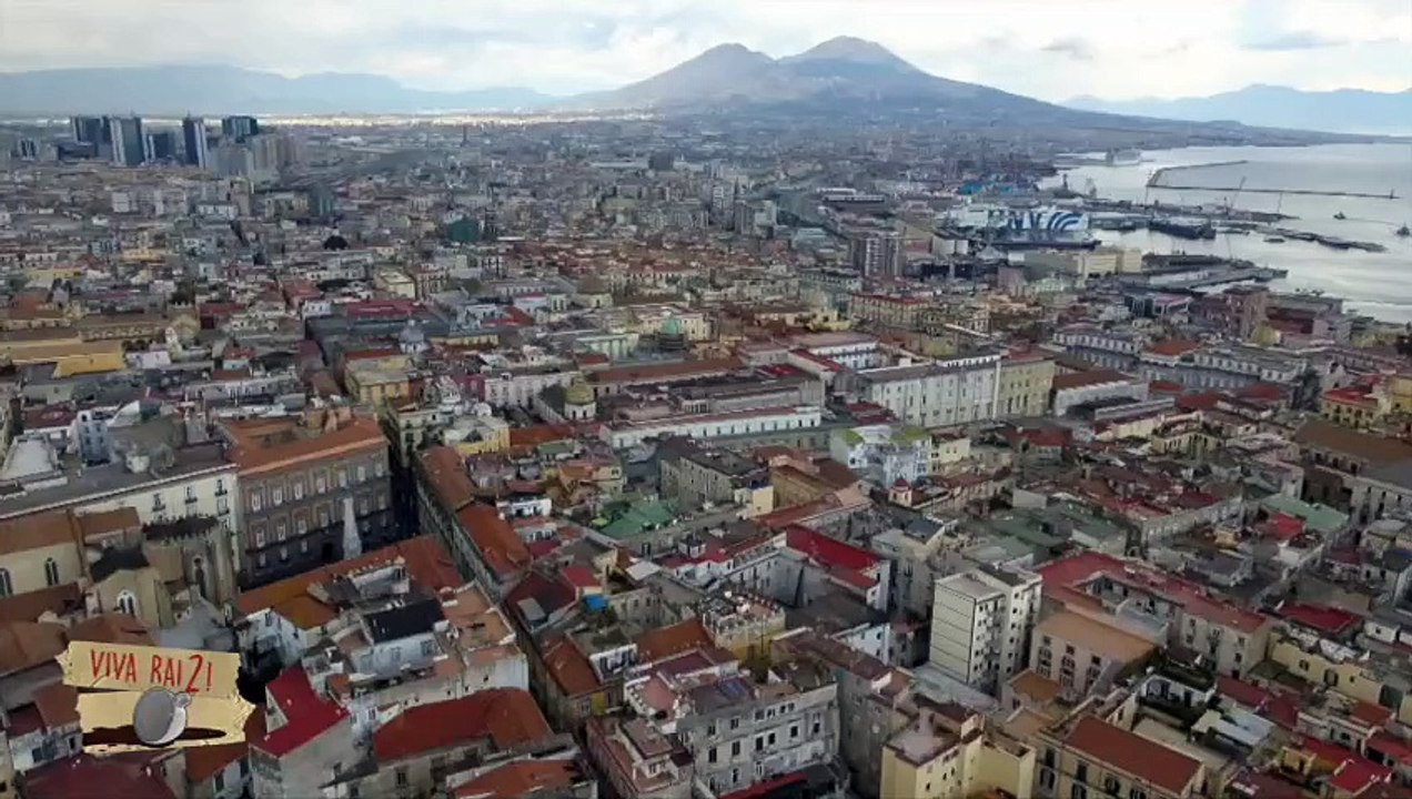 Fiorello canta 'Malafemmena': l'omaggio a Totò a 126 anni dalla nascita