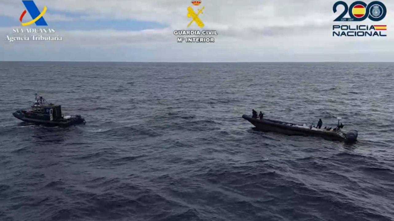 Interceptada una narcolancha a 500 millas al sur de las islas Canarias