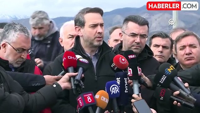 Bakan Bayraktar: Erzincan'daki heyelan alanında 400 bin kamyonluk toprak kütlesi var
