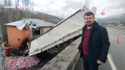 Bu ev sürekli üzerine düşen kamyonlarla gündem oluyor