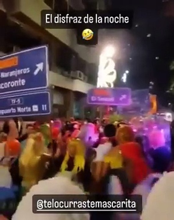 Disfraz de atascos en la autopista de Tenerife