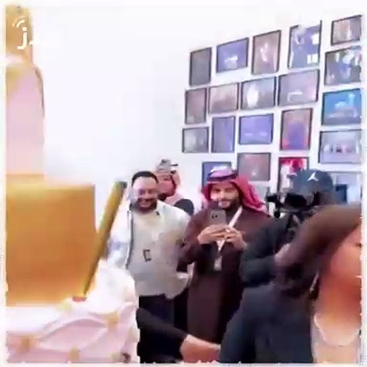 نجوم الفن يحتفلون بعيد ميلاد أحلام الشامسي