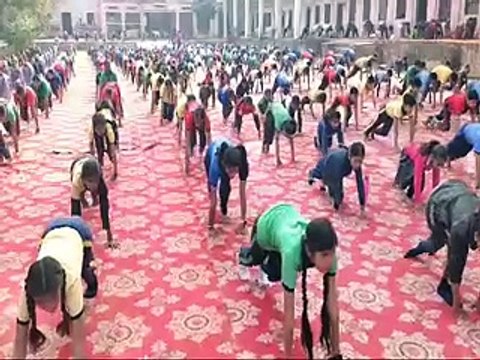 प्रशासनिक अधिकारियों और छात्र-छात्राओं ने किया सामूहिक सूर्य नमस्कार-video