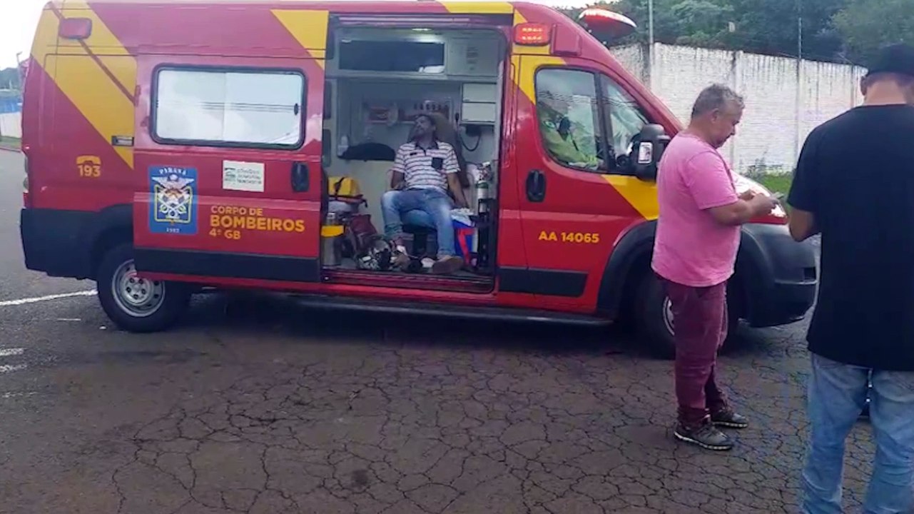 Homem de 42 anos fica ferido em acidente na Rua Jacarezinho