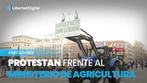 Agricultores protestan frente al Ministerio de Agricultura