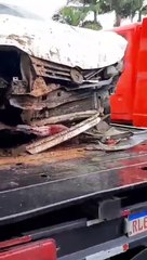 Vídeo mostra como ficou o carro que caiu na cratera em Rio do Sul