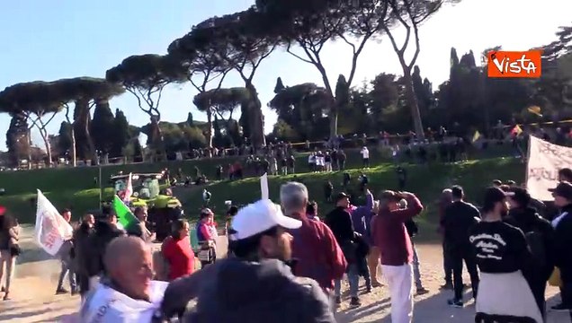 Proteste degli agricoltori, l'arrivo dei trattori al Circo Massimo