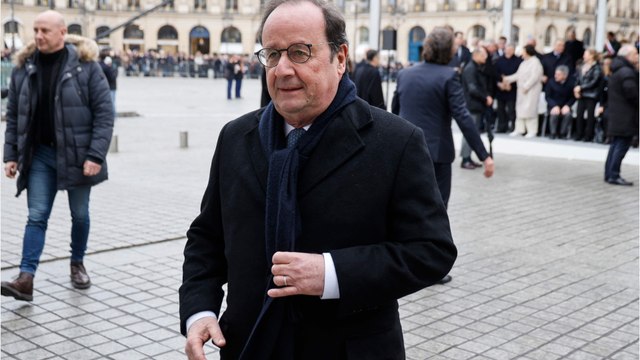 Voici - Il vaut mieux l'original... : François Hollande fait une blague sur Nicolas Sarkozy et provoque les rires du plateau de Quotidien