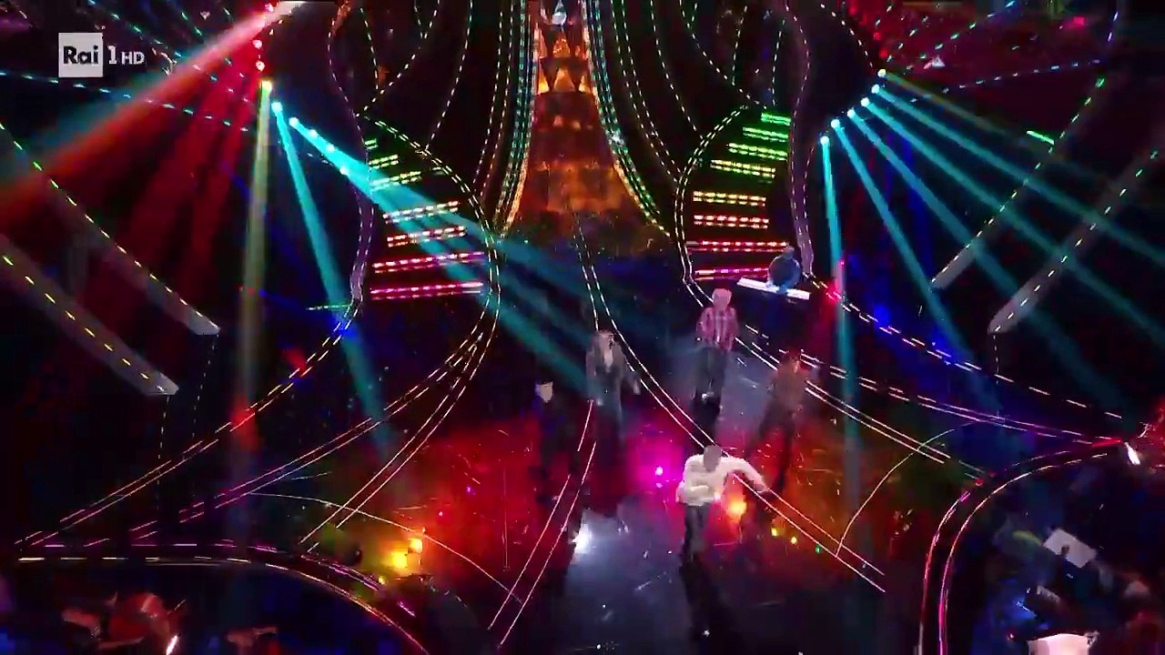 Sanremo 2024 - Bnkr44 canta Governo Punk