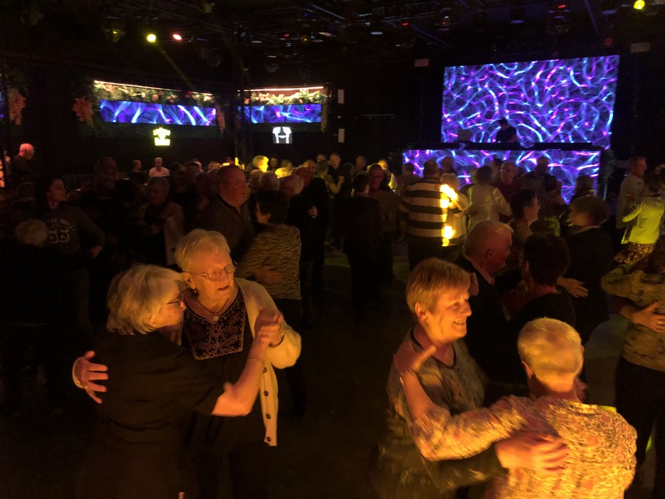 des-retraites-inaugurent-cette-boite-de-nuit-de-la-manche