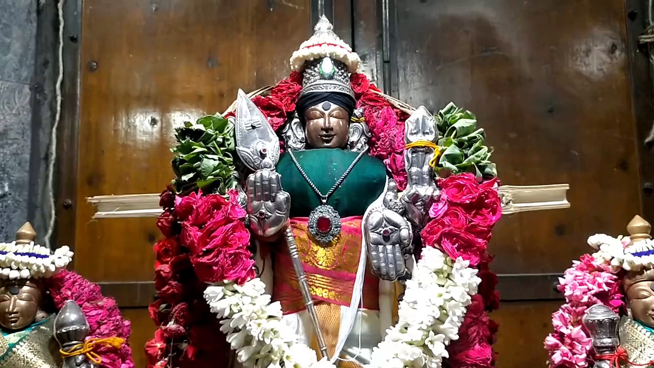 உன்ன நம்பி தான் லட்சம் லட்சமா கடன் வாங்கிருக்கேன் என்ன காப்பாத்து முருகா; பக்தர் வினோத கோரிக்கை