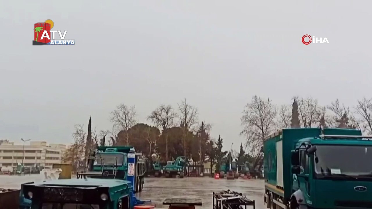 Antalya'daki selde korkutan görüntü