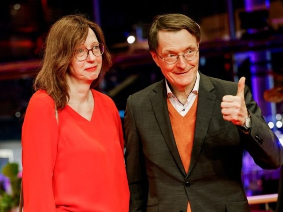 Karl Lauterbach zeigt sich erstmals mit neuer Freundin