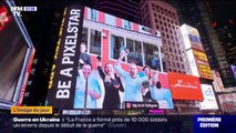 Deux restaurateurs français projettent une vidéo de leur équipe sur un écran géant de Times Square à New York