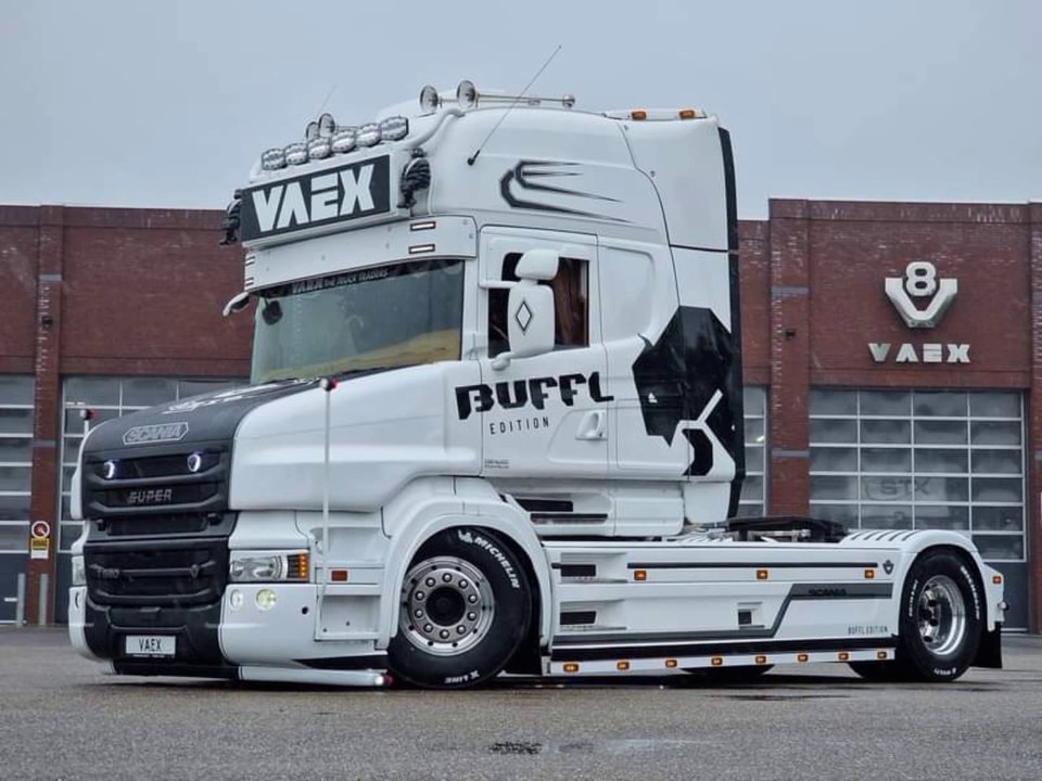 SOLD! ** FOR SALE ** Scania T560 - All the goodies and looks!