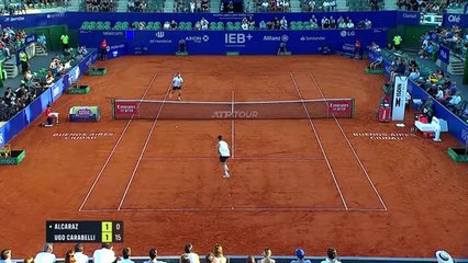 Buenos Aires - Alcaraz réussit sa rentrée sur terre battue