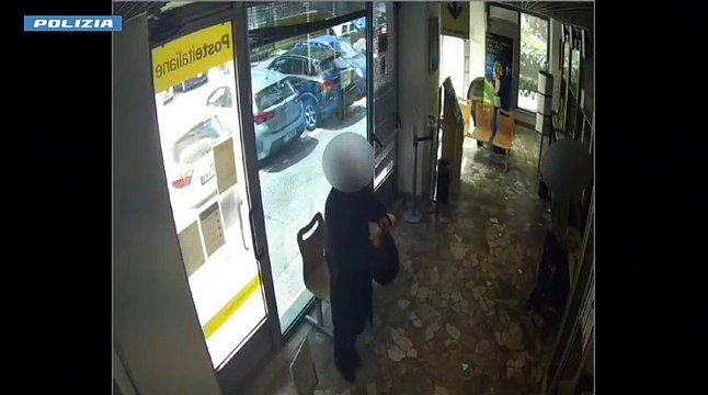 Roma, sgominata dalla polizia la banda del buco degli uffici postali