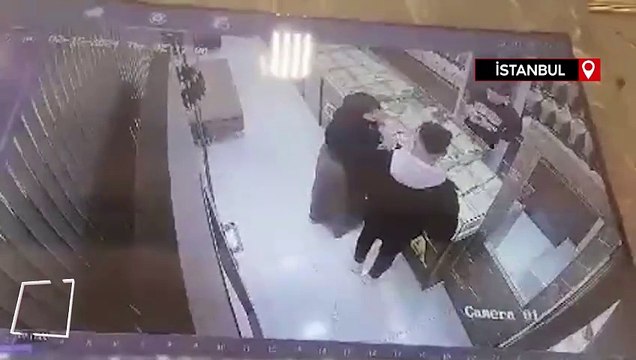 Esenyurt'ta kuyumcuya silahlı saldırı kamerada