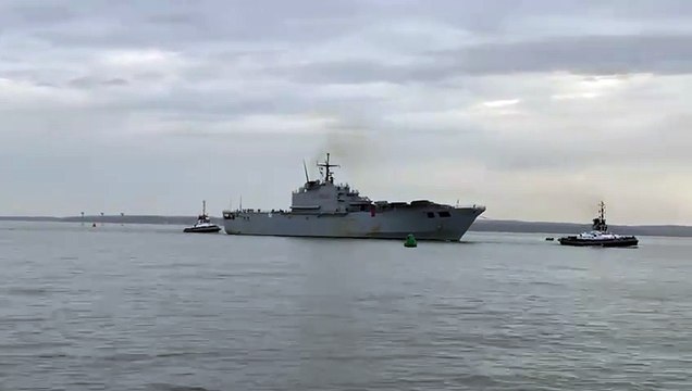 Royal Navy: Italian aircraft carrier Giuseppe Garibaldi enters Portsmouth Naval Base - Video by Toufel Ahmed