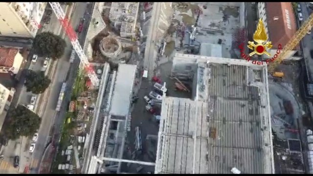 Le immagini del solaio crollato in cantiere a Firenze, ci sono vittime