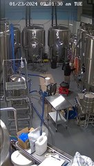 Un énorme fût de bière explose sous la pression