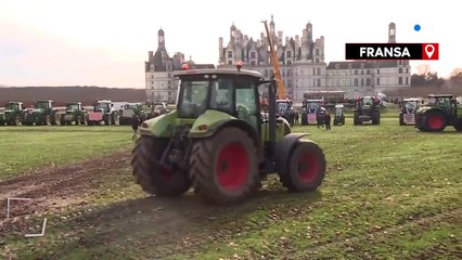 Fransız çiftçiler tarihi Chambord kalesi önünde eylemlerini sürdürüyor