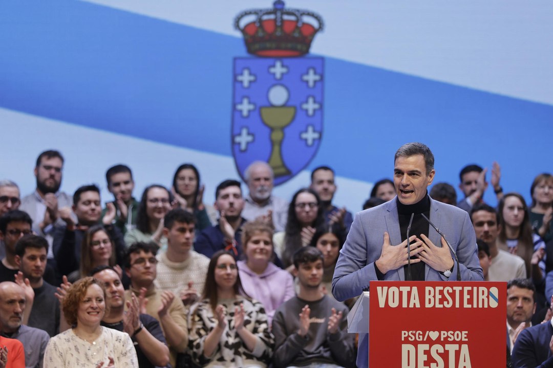 Sánchez carga contra la hipocresía de Feijóo: "Por la mañana negocia amnistía  y por la tarde se manifiesta contra los independentistas"