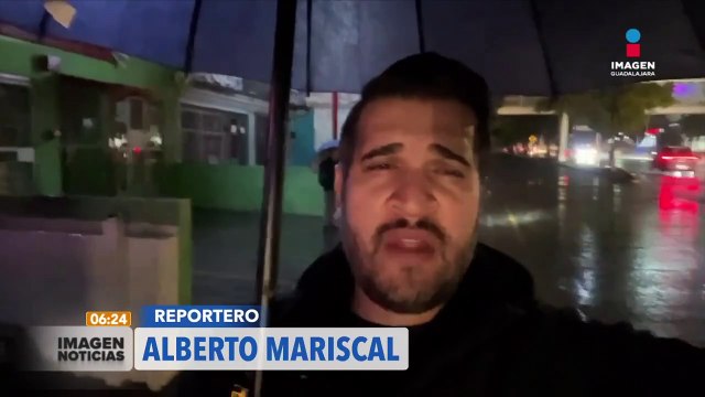 Adultos mayores se exponen a las lluvias por cobrar su ayuda de Bienestar | Imagen Noticias con Ricardo Camarena