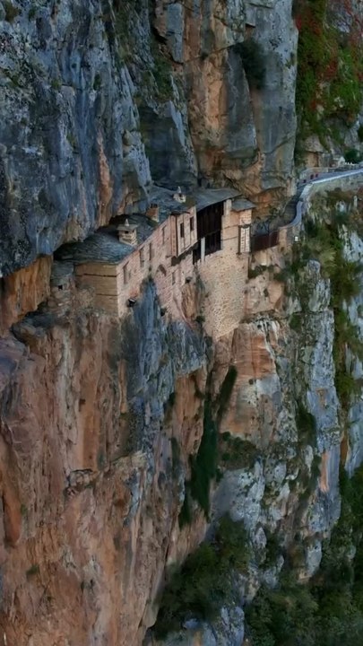 LE PLUS FOU monastère grec : Le monastere de Kipina
