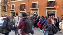 Ressa in Piazza Colonna per passaggio De Luca, il presidente campano a Roma contro il Governo