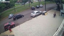 Câmeras de segurança flagram momento em que homem furta bicicleta em Cruzeiro do Oeste
