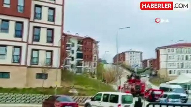 Apartmanda çıkan yangında 8 kişi dumandan etkilendi