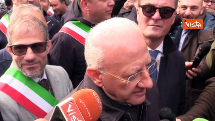 De Luca Critica la Narrazione del Nord Virtuoso e del Sud Miserabile 🚫