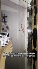 Turistas encontram sala secreta assustadora escondida atrás de espelho em Airbnb de SC 🕵️‍♂️