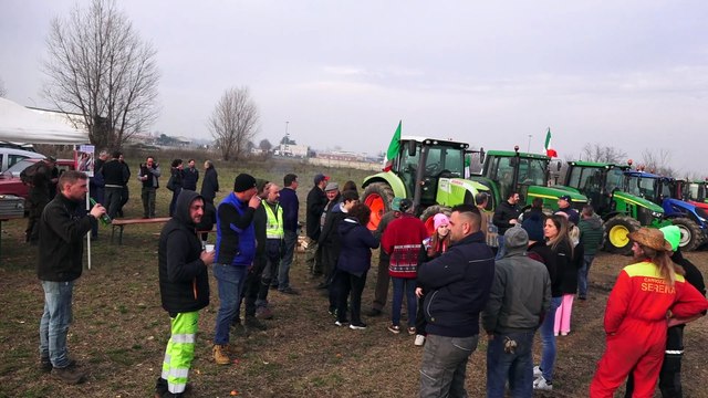 La protesta de trattori ad Arluno. La voce degli agricoltori