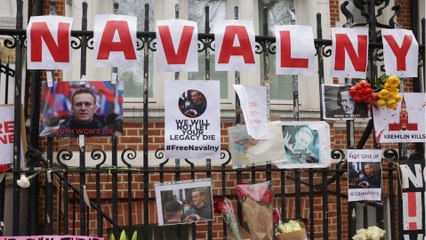 GALA VIDEO - Mort d’Alexeï Navalny : qui est sa femme Ioulia Navalnaïa, mère de ses deux enfants ?