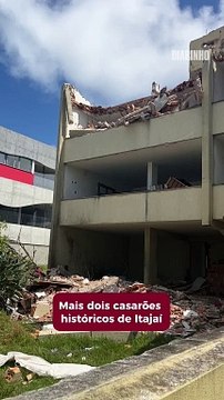 Casas históricas de famílias tradicionais são demolidas em Cabeçudas e no centro de Itajaí