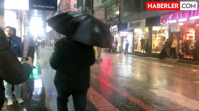 Batman'da dolu yağışı yolları beyaza bürüdü