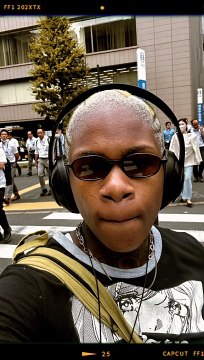 Molla tutto e va in Giappone 'Addio', ma oggi è una senzatetto