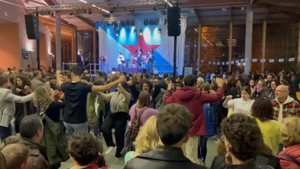 Festa després de l’últim acte de campanya del BNG