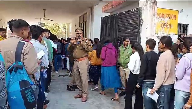 Police Recruitment Examination 2024: यूपी पुलिस भर्ती परीक्षा लखनऊ में शुरू, अभ्यर्थी केंद्रों पर, जारी हुए निर्देश
