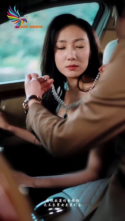 Chủ tịch thương thầm bạn thân của mẹ mình nên anh đã cố tình tiếp cận cô. Và anh cũng biết chuyện chồng sắp cưới của cô đang có âm mưu giành tài sản