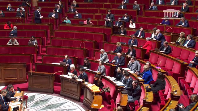 1ère séance : Questions au Gouvernement ; Renforcer la lutte contre les dérives sectaires ; Faciliter la mise à disposition aux régions du réseau routier national non concédé - Mercredi 14 février 2024